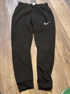 Nike men’s black Fleece Jogger Pants